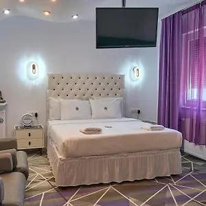 Amethyst House Therme & Bucharest Airport 4* אוטופן