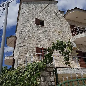 *** Affittacamere Eglent's Tourist House Albania
